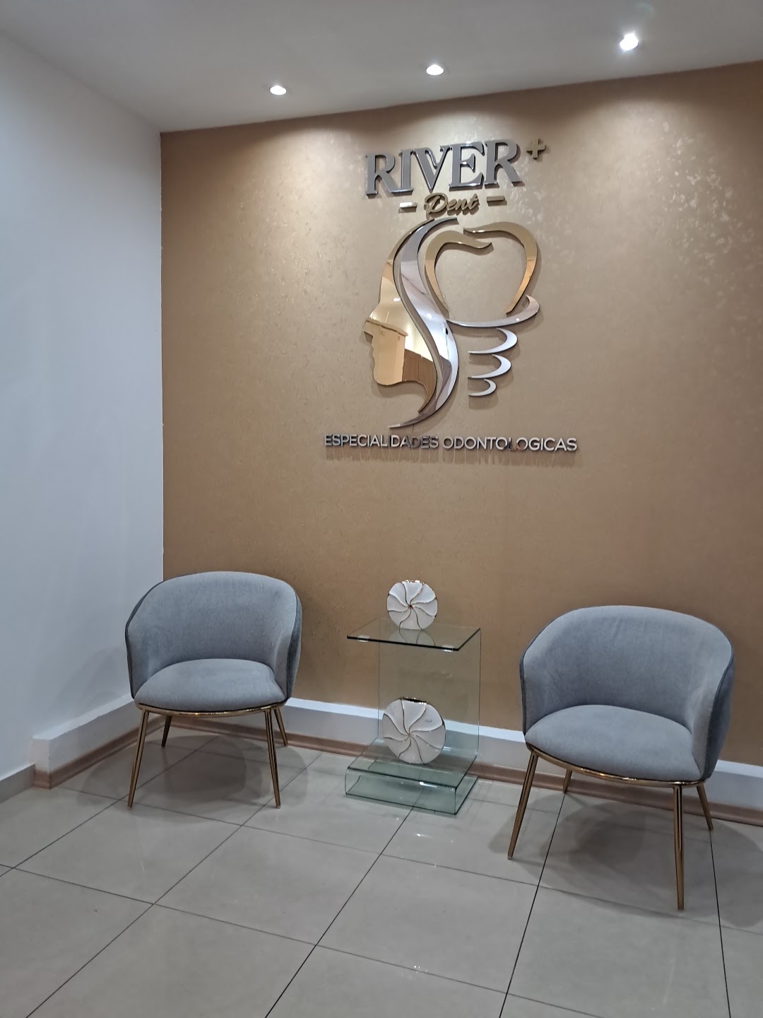 Clínica Dental RIVER DENT